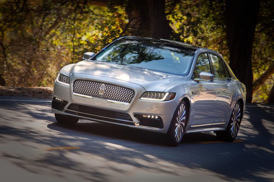  Lincoln Continental Black Label 2017 года  (фото 12 из 27)